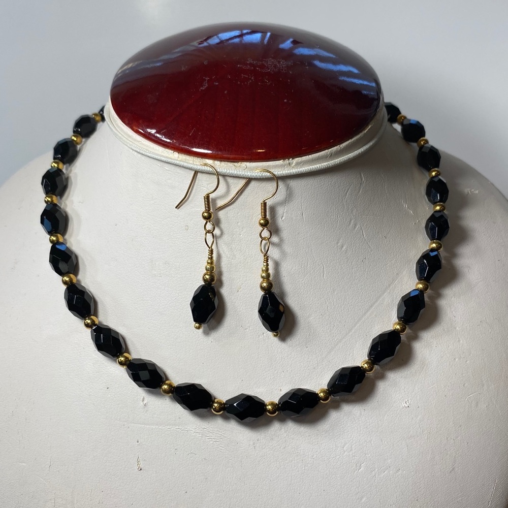 SJC Black and Gold Plated Beaded Necklace